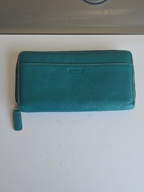 Levenger wallet Teal Zip Around Leather